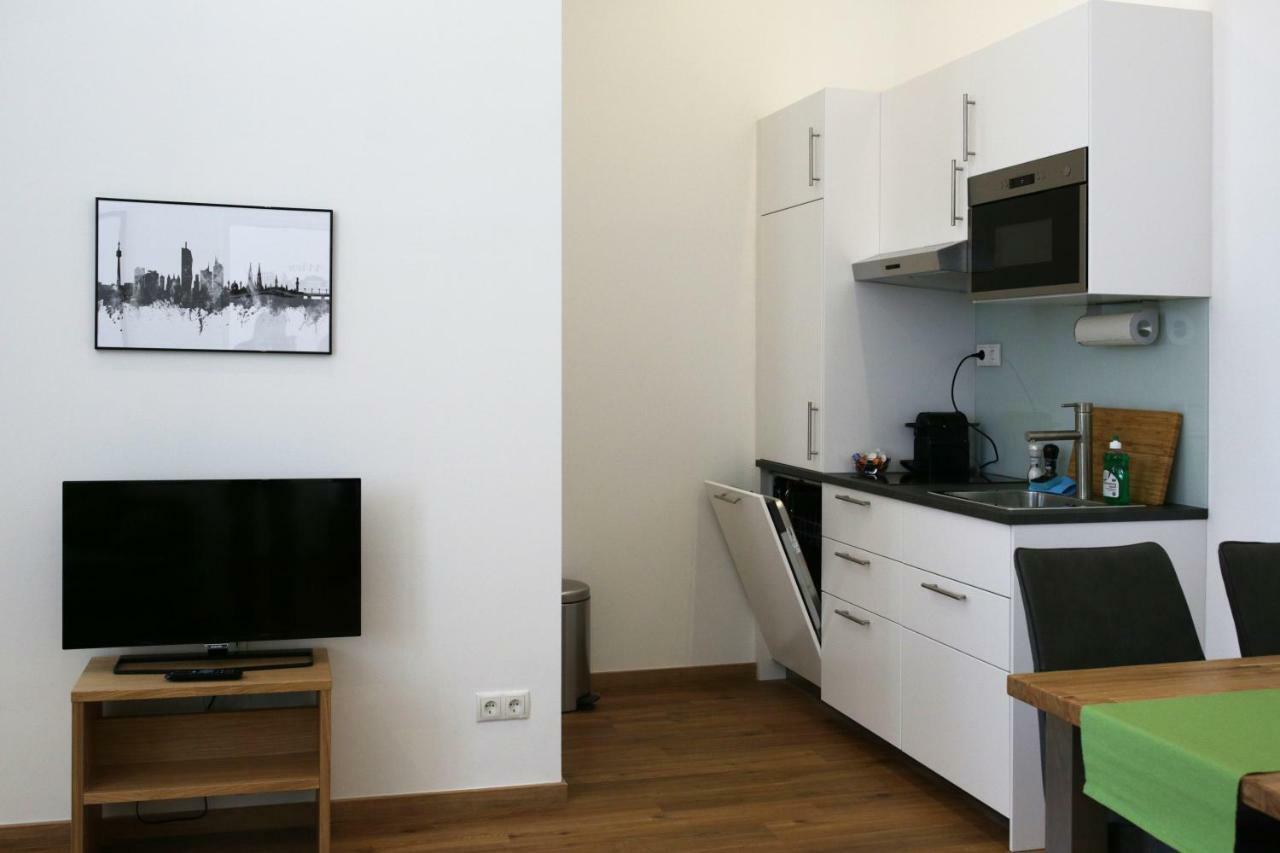 Gold - Contactless Check In Apartment