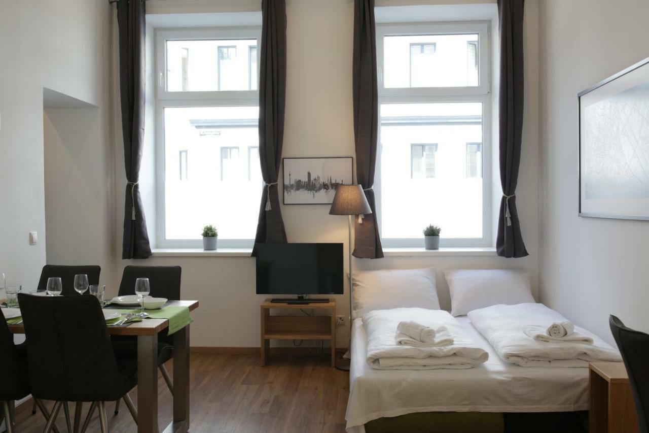 Gold - Contactless Check In Apartment